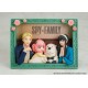 Estatua de PVC Spy x Family con personajes principales enmarcados