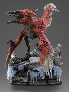 Estatua de dinosaurio Jurassic World Dominion en paisaje nevado