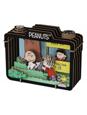 Maqueta Peanuts Wooden Theater con personajes de verano