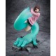 Estatua de PVC de Momo de Dandadan con base azul