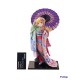 Estatua de Shinobu Oshino con kimono y paraguas