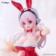 Estatua Super Sonico en traje rojo