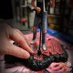 Estatua de Chuck Schuldiner Rock Iconz tocando guitarra