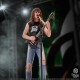 Estatua de Chuck Schuldiner Rock Iconz tocando guitarra