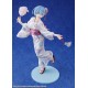 Figura de Rem en yukata de Re:ZERO con dulce y pez en bolsa