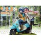 Estatua de Nadeshiko Kagamihara y Rin Shima en motocicleta