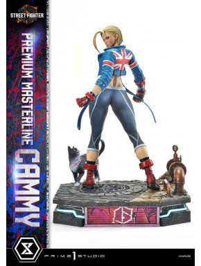 Estatua de Cammy de Street Fighter, detalle de base con LED.