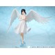 Estatua de Kaguya Shinomiya con alas y vestido blanco