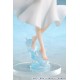 Estatua de Kaguya Shinomiya con alas y vestido blanco