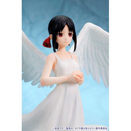 Estatua de Kaguya Shinomiya con alas y vestido blanco
