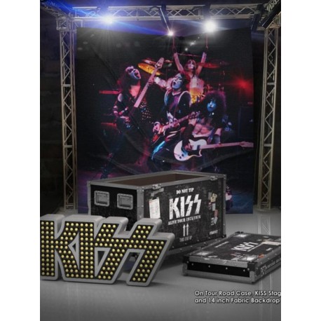 Estatua Rock Ikonz de Kiss con telón de fondo y caja