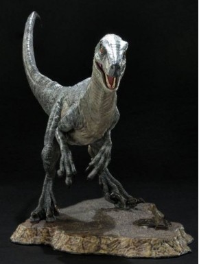 Estatua de Velociraptor Delta Jurassic World a escala 1/10