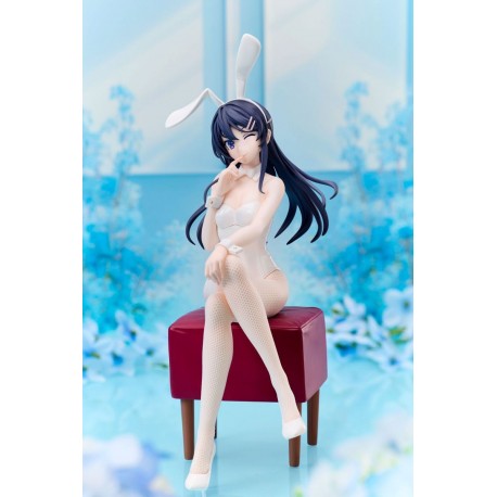 Statue de version Bunny de Mai Sakurajima de 21 cm sur tabouret rouge