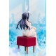 Statue de version Bunny de Mai Sakurajima de 21 cm sur tabouret rouge