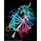Estatua Hatsune Miku con guitarra, diseño colorido