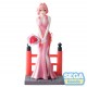 Estatua de Yuna Amagami de pie con vestido rosa