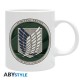 Taza blanca de Attack On Titan con escudo de la Legión de Exploración