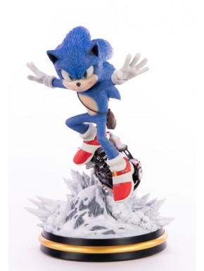 Estatua de Sonic en montaña nevada