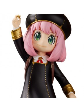 Figura de Anya Forger com uniforme preto e estrela