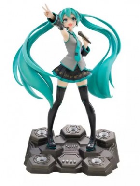 Figura coleccionable de Hatsune Miku sobre escenario