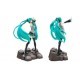 Figura coleccionable de Hatsune Miku sobre escenario