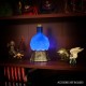 Lámpara azul con forma de poción en base medieval