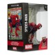 Estatua de Spider-Man en un diorama de telaraña