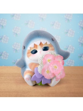Minifigure de chat en costume de requin avec des fleurs Mofusand