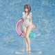 Estatua de Minori Chigusa en traje de baño con flotador