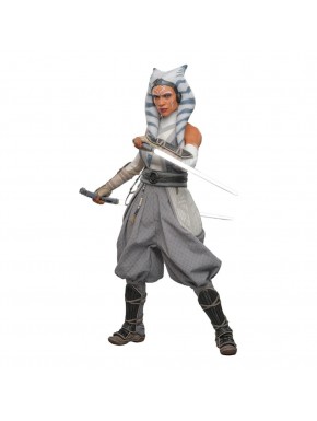Figura de Ahsoka Tano de 28 cm con sables de luz
