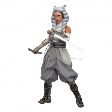 Figura de Ahsoka Tano de 28 cm con sables de luz