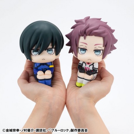 Estatuas de Rin y Sae Itoshi de Blue Lock con cojines exclusivos