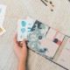 Planificador semanal con arte de Hokusai y notas adhesivas