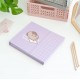 Planificador semanal Pusheen Moments abierto con notas adhesivas