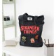 Bolso de tela Stranger Things con parches y cremallera
