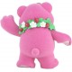 Figura flocada de Lotso con collar de flores y fresas