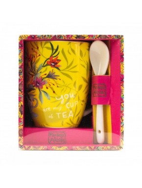 Taza amarilla Enesco con diseño floral y cuchara