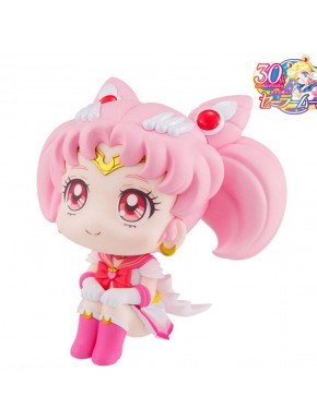 Figura chibi de Super Sailor Moon en tonos rosas y blancos