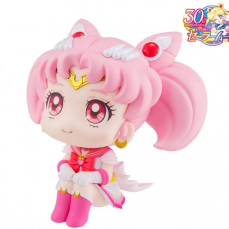 Figura chibi de Super Sailor Moon en tonos rosas y blancos