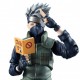 Figurine Kakashi de 24 cm en pose iconique avec détails bleus