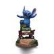Estatua de Stitch a escala 1/10 sobre carrito
