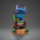 Estatua de Stitch a escala 1/10 sobre carrito