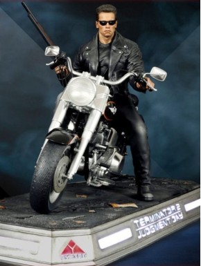Estatua T-800 en motocicleta, edición exclusiva