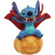 Figura de Stitch vampiro sobre calabaza para Halloween