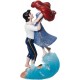 Figura Enesco Disney de Ariel y Eric sobre una ola