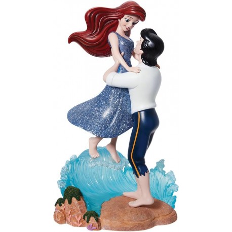 Figura Enesco Disney de Ariel y Eric sobre una ola