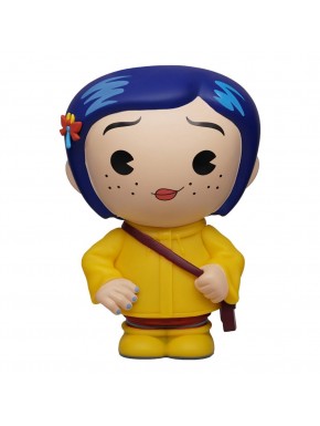Tirelire Coraline avec imperméable jaune