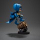 Minifigura Batman Mini Co. PVC Blue Variant sobre Bat-Señal