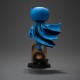 Minifigura Batman Mini Co. PVC Blue Variant sobre Bat-Señal