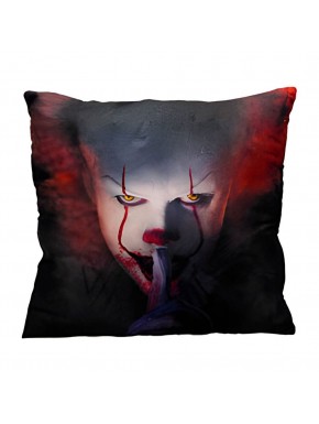 Coussin Stephen King avec Pennywise sur fond sombre
